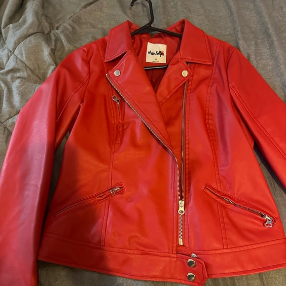 Red jacket - Picture 3 of 6